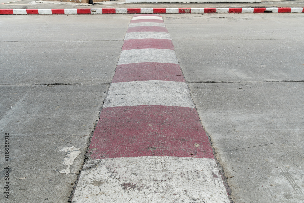 Obraz premium Concrete road with red and white sign