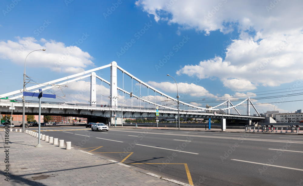 Fototapeta premium Krymsky Bridge in Moscow