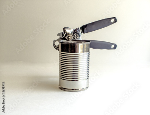 Bild auf Leinwand Can and can opener