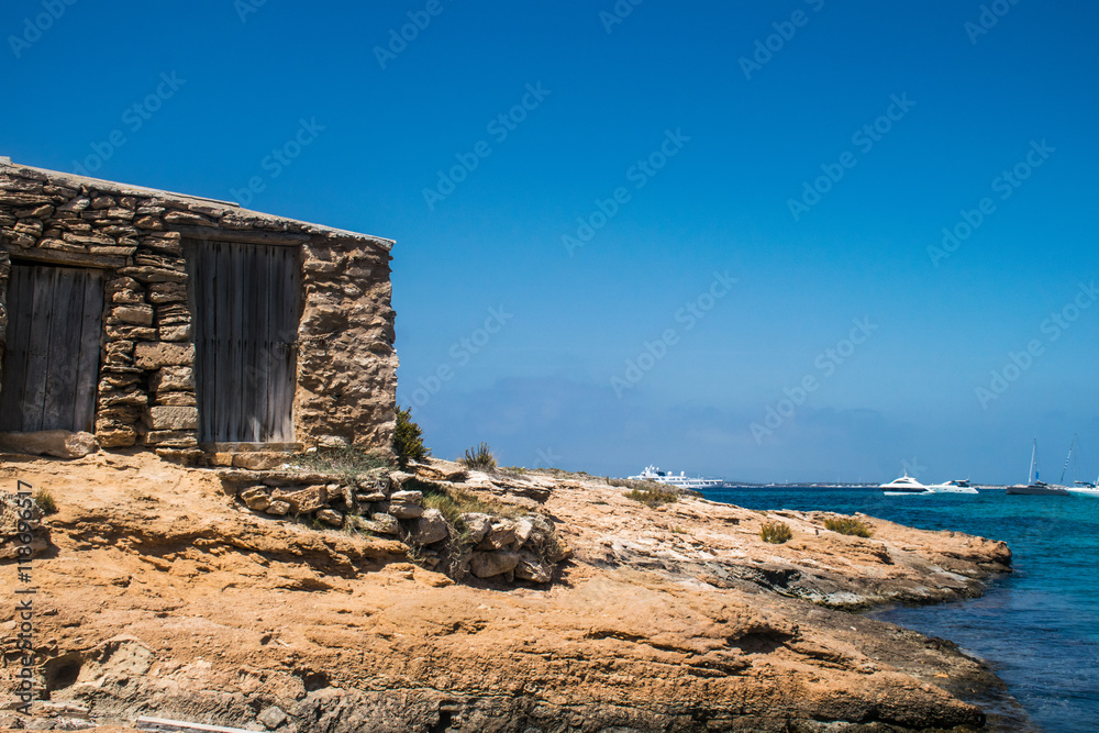 Casa ibicenca con vistas al mar