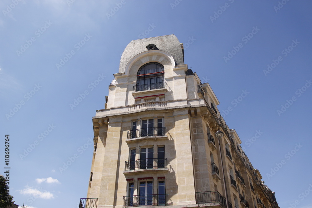 Obraz premium Immeuble ancien du quartier de Passy à Paris