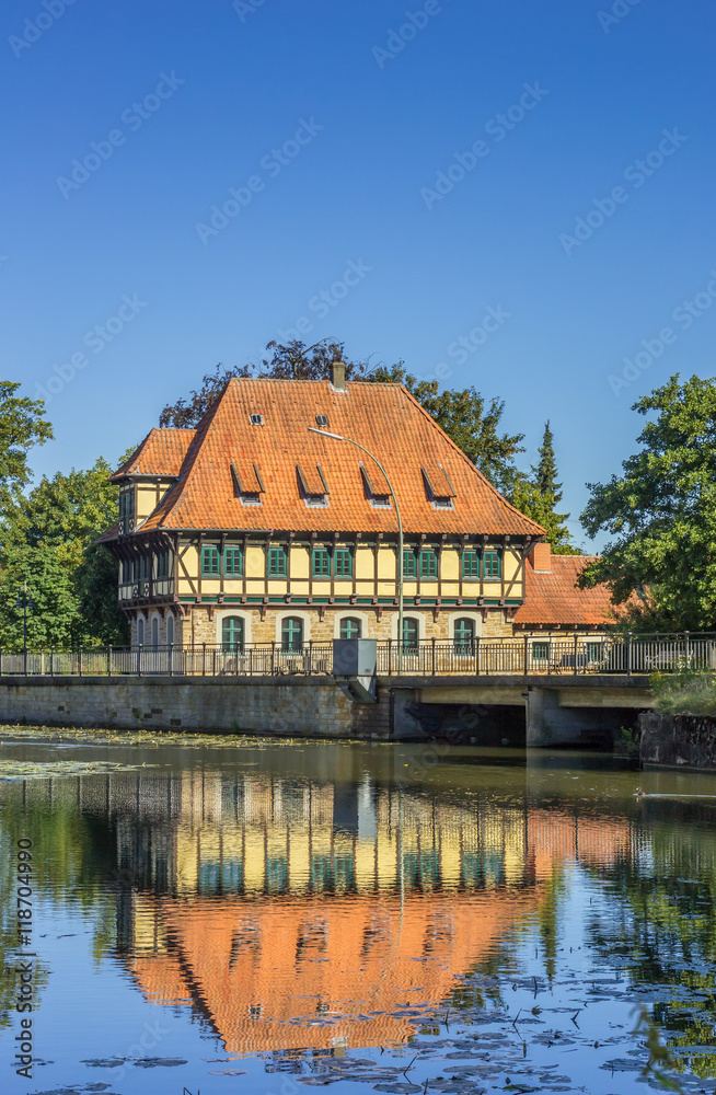 Obraz premium Watermill building with reflection in the water in Steinfurt