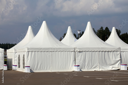Obraz na płótnie White awnings w salonie