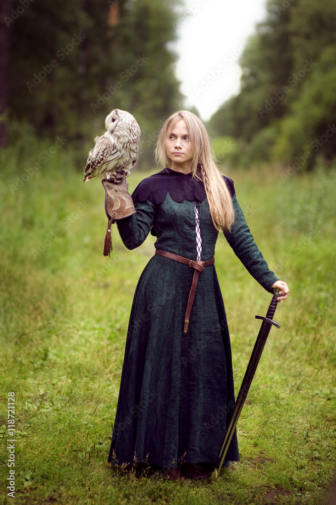 Obraz premium girl with a sword holding an owl