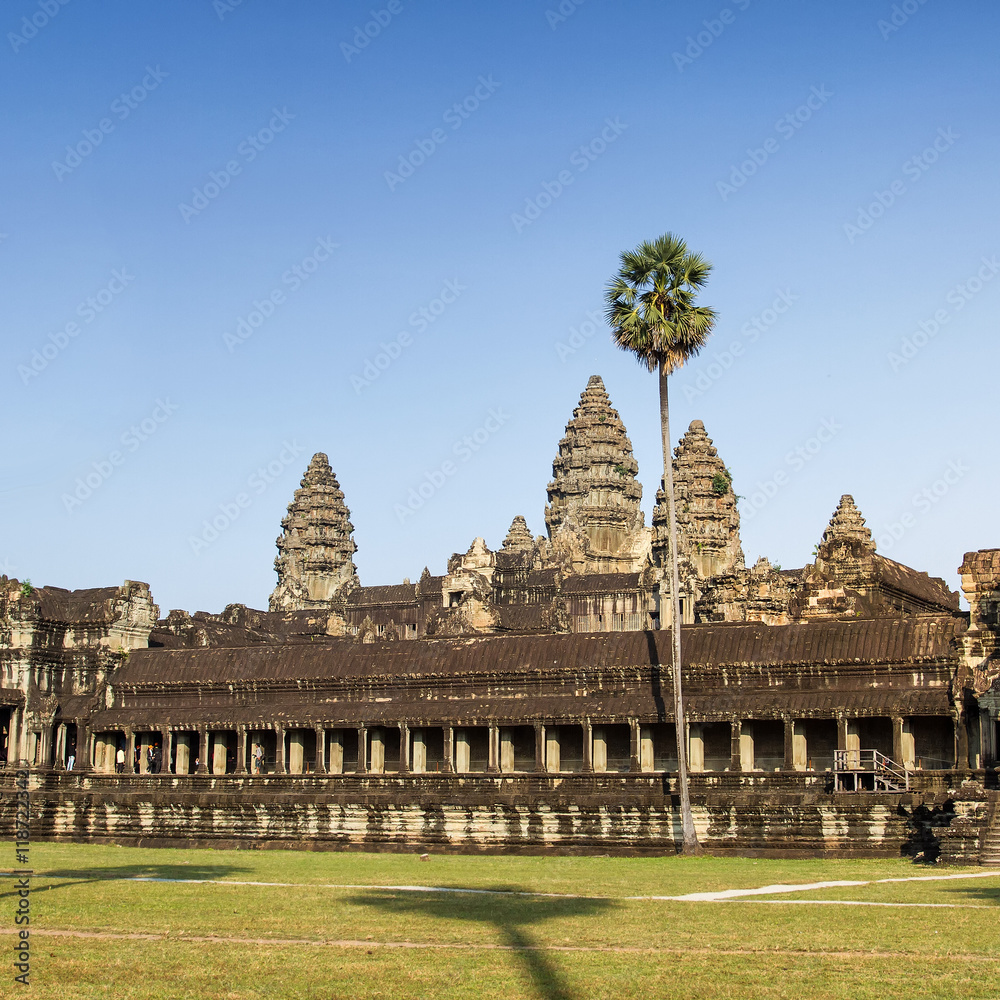Naklejka premium Angkor wat temple