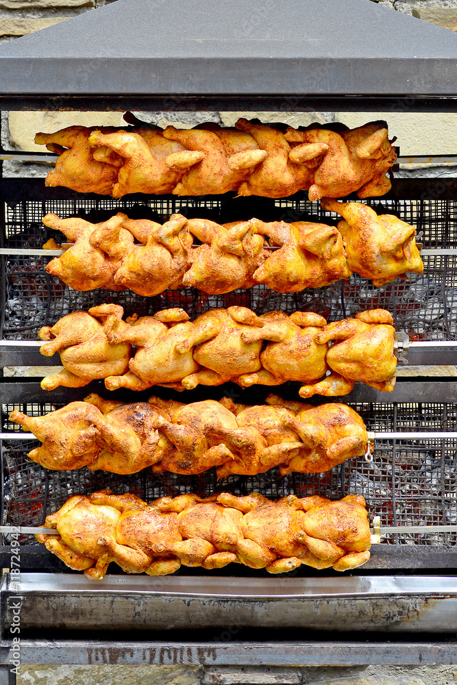 Brathähnchen am Vertikalgrill Brathähnchen am Vertikalgrill
