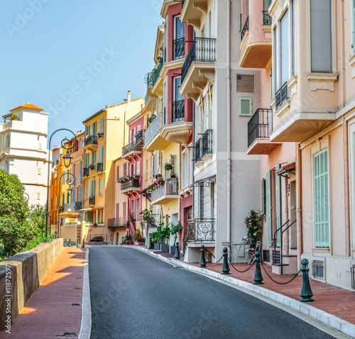 Fototapeta Naklejka Na Ścianę i Meble -  Sidewalk along apartments in Monaco