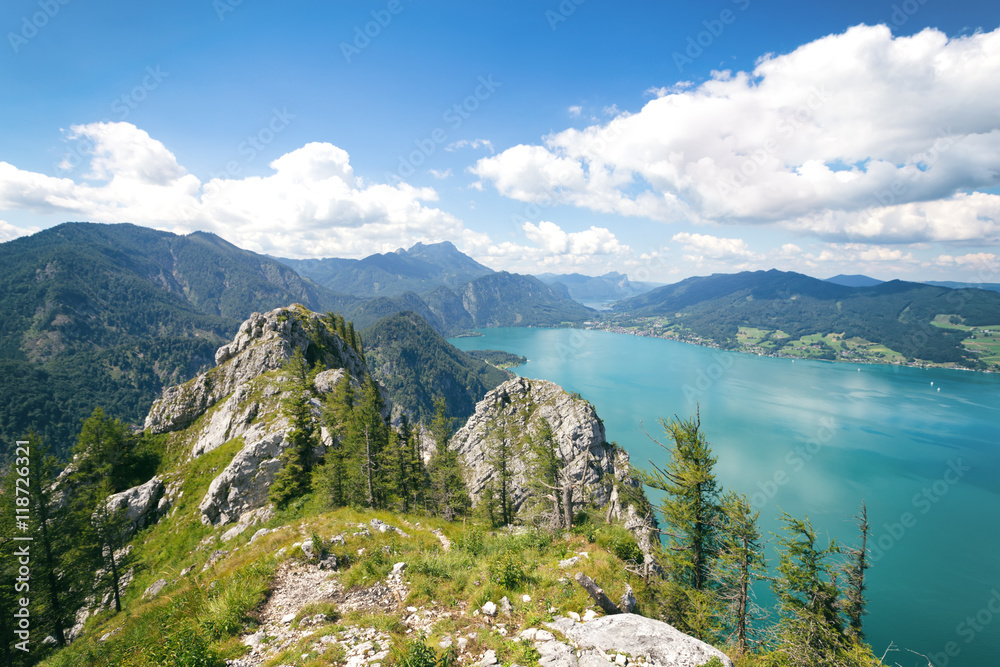 Fototapeta premium Schoberstein Wanderung - Blick auf Attersee - Salzkammergut