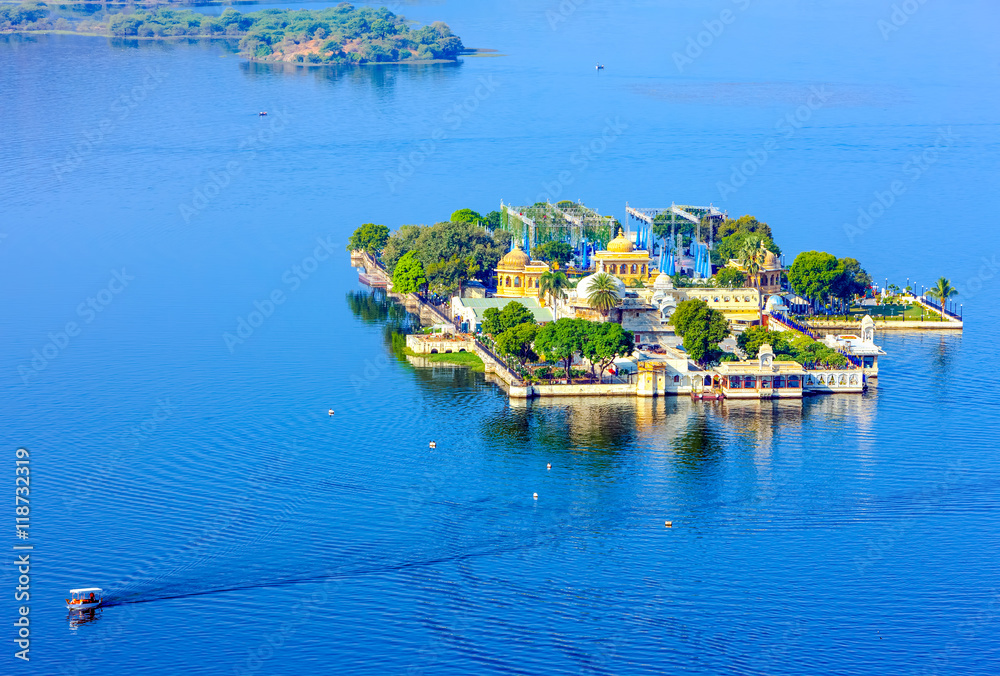 Jag Mandir Palace on lake Pichola in Udaipur, India
