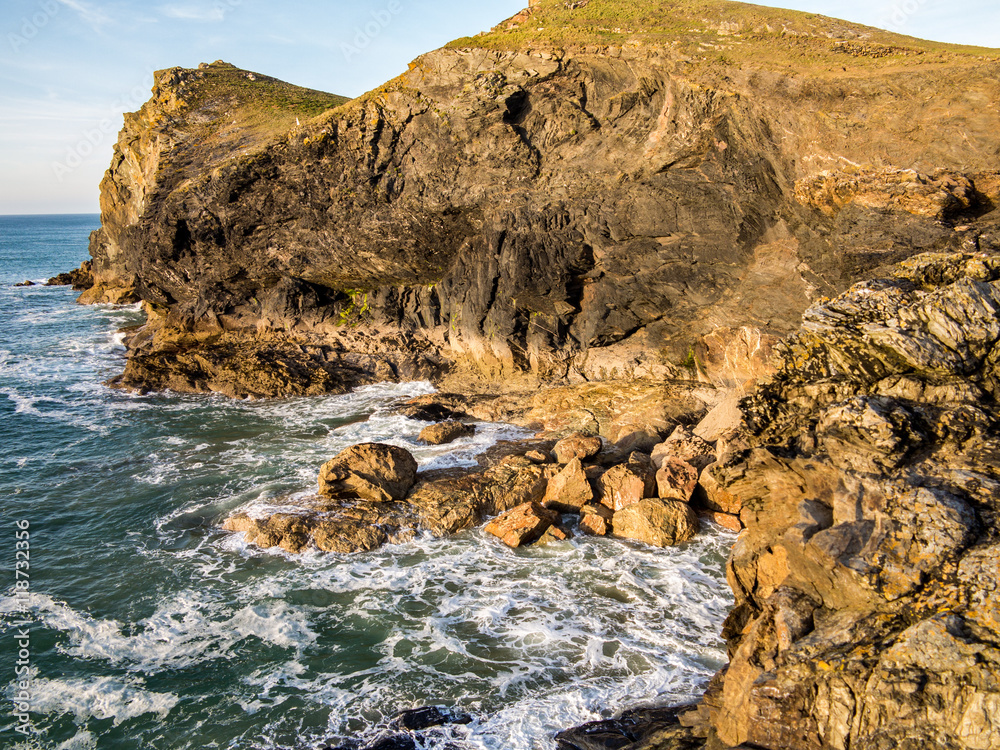 Naklejka premium Rocky coastline near Port Quin