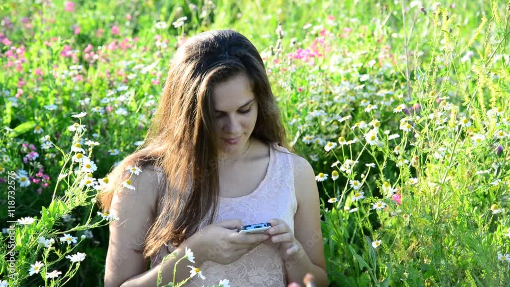 15year girl reads sms on phone 15year girl reads sms on phone