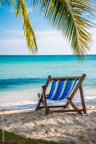 Fototapeta Naklejka Na Ścianę i Meble -  Beautiful tropical island beach - Travel summer vacation concept.