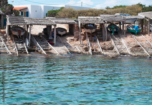 Formentera, Isole Baleari: le barche e le baracche dei pescatori nel piccolo villaggio di Es Calo il 4 settembre 2010