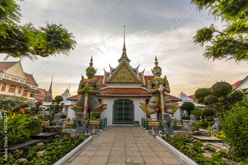 Two statue giant at churches Wat Arun, Bankok Thailand. © Premium Collection