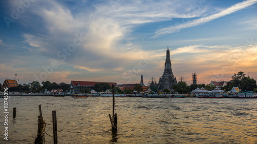 Wat Arun Temple at Sunset in Bangkok, Thailand © Premium Collection