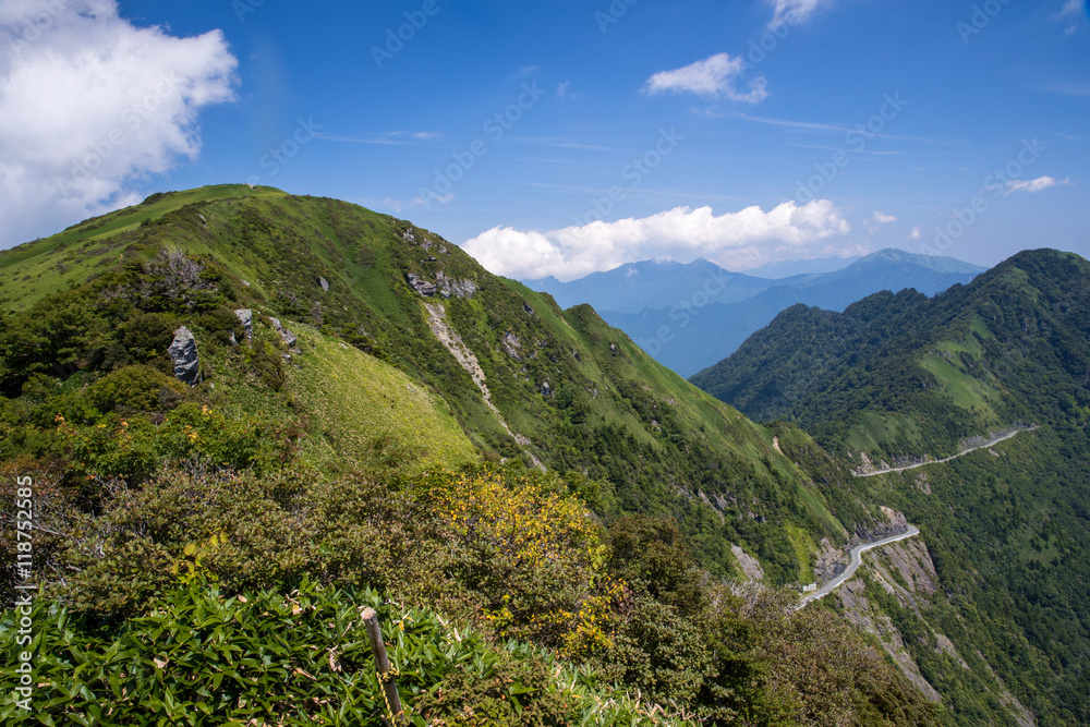 瓶ヶ森(かめがもり)男山から女山方面を眺める 瓶ヶ森(かめがもり)男山から女山方面を眺める