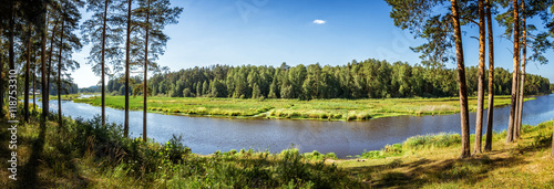 летний пейзаж на берегу уральской реки Иртыш, Россия
