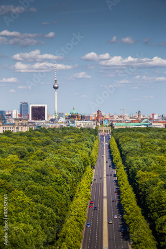 Obraz na płótnie Berlin skyline with Tiergarten park in summer, Germany w salonie