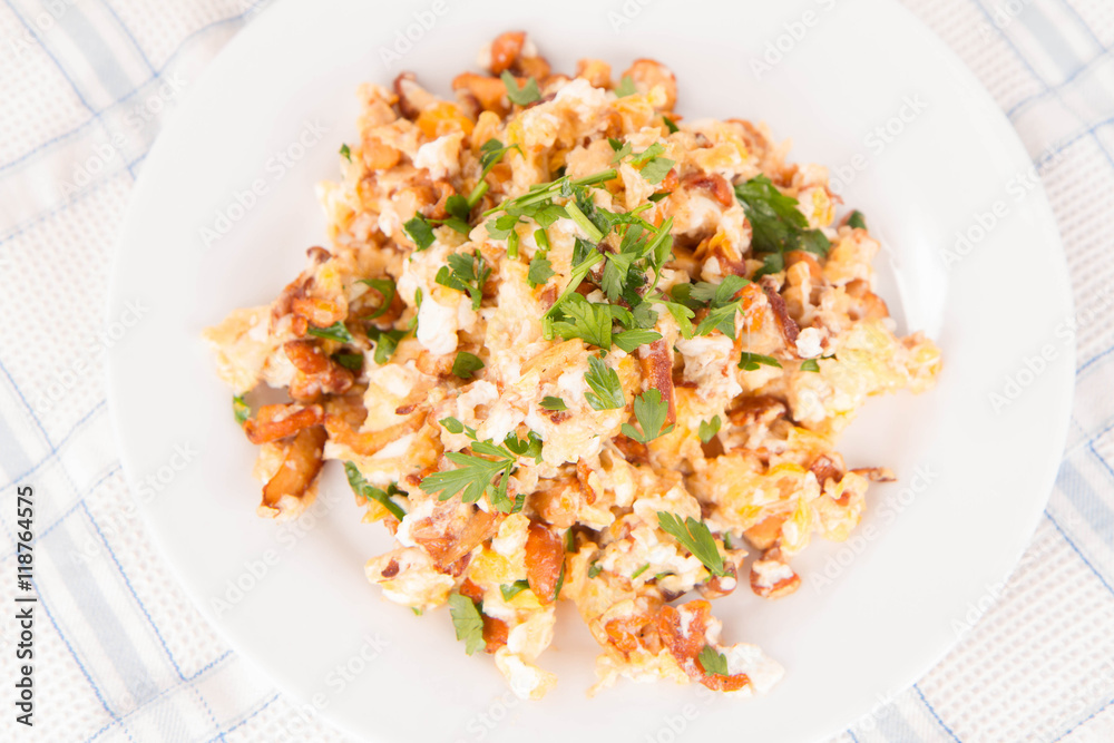 Scrambled eggs with chanterelle and parsley Scrambled eggs with chanterelle and parsley