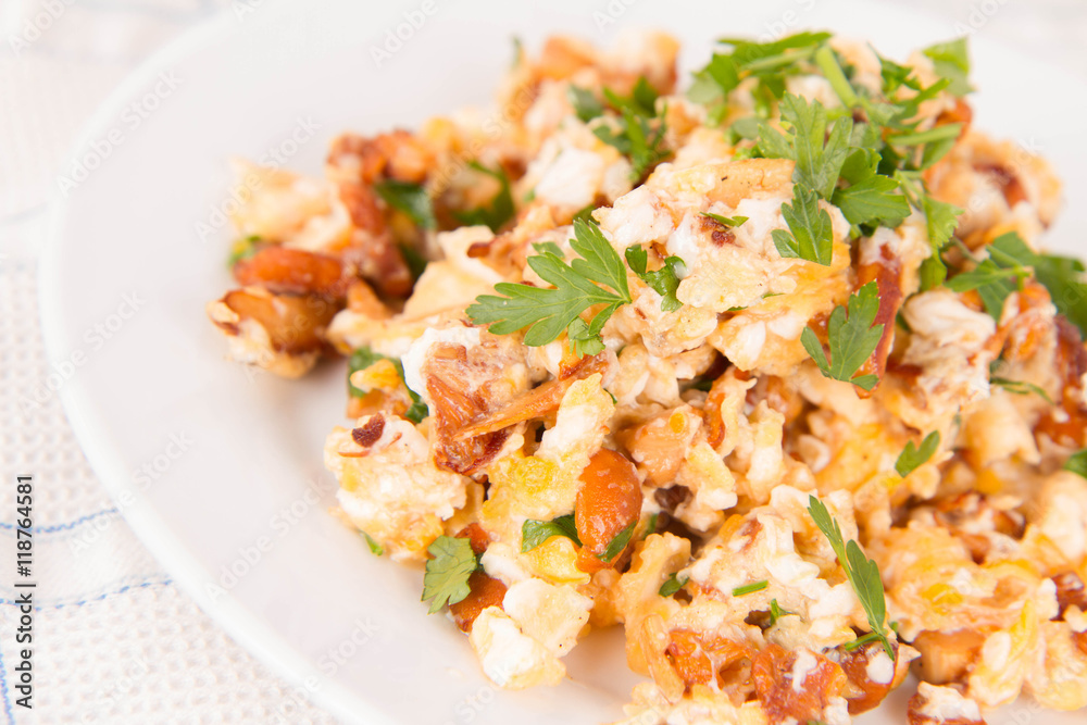 Scrambled eggs with chanterelle and parsley Scrambled eggs with chanterelle and parsley