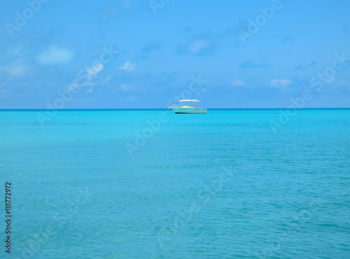 Small yacht anchored in the blue water off the coast of Bermuda © trosenow