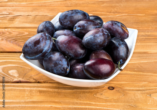 Plums in bowl