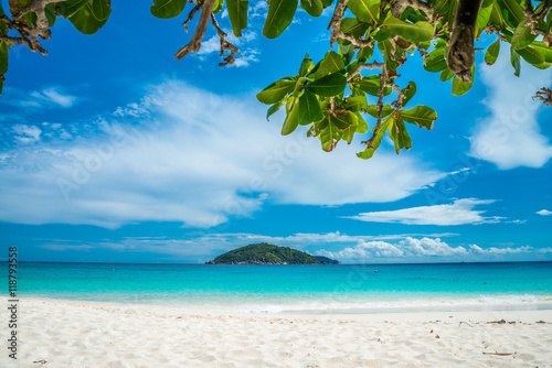 Fototapeta Naklejka Na Ścianę i Meble -  Beautiful tropical island white sand beach summer holiday - Travel summer vacation concept.	