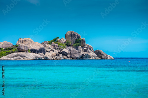 Fototapeta Naklejka Na Ścianę i Meble -  Beautiful tropical Similan island in sunny day blue sky background - Travel summer beach holiday concept.