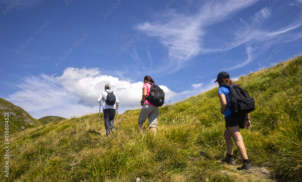 Fototapeta premium walking on the mountains