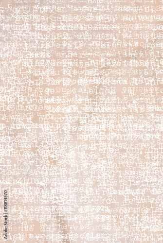 Buchstaben auf pastellfarbenem Hintergrund