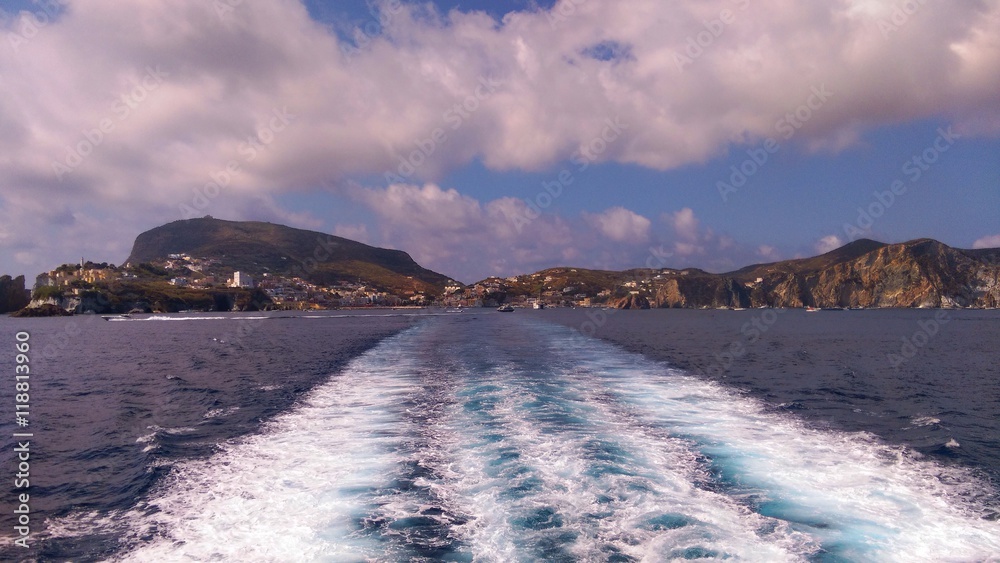 Naklejka premium Partenza dall'Isola di Ponza