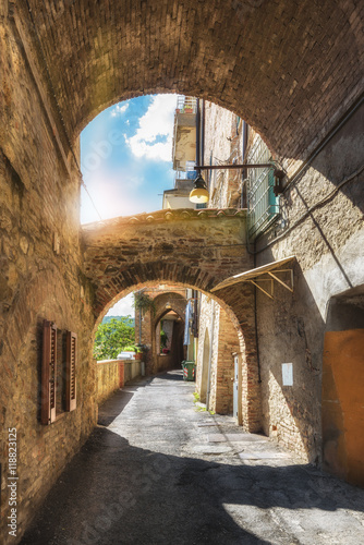 Fototapeta Naklejka Na Ścianę i Meble -  Alleys, streets and crannies in the tourist town in Tuscany, Chi