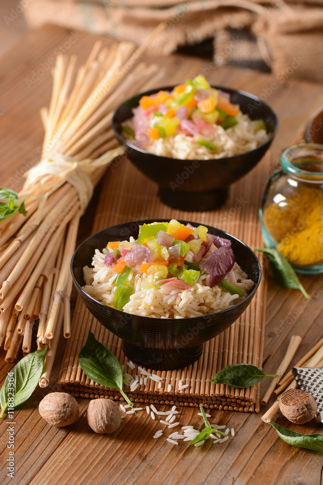 riso basmati al curry con verdure assortite riso basmati al curry con verdure assortite