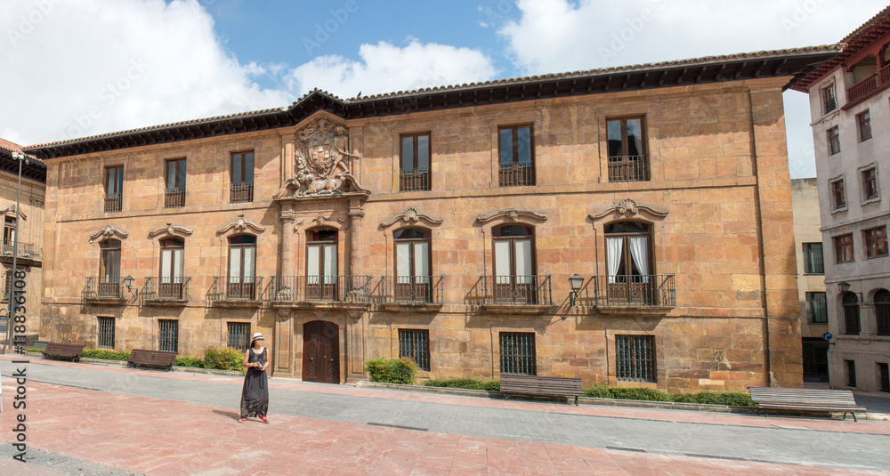 Fototapeta premium Oviedo Palacio de Valdecarzana-Heredia de Plaza de Alfonso II el Casto Spanien Nordspanien Asturien (Asturias)