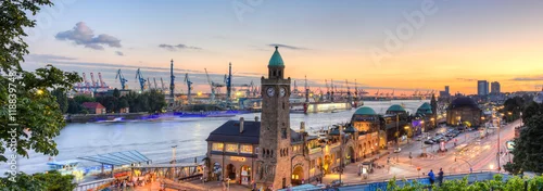 Obraz  z motywem Hamburg Landungsbrücken
