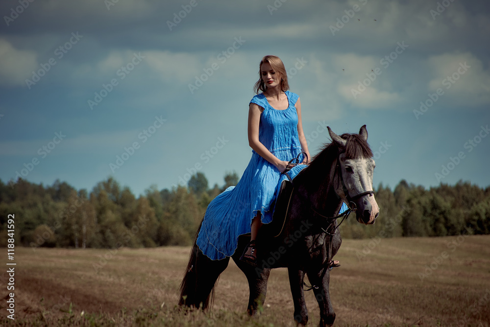 Horseback riding in the hunting grounds in linen clothes from fashion designers.