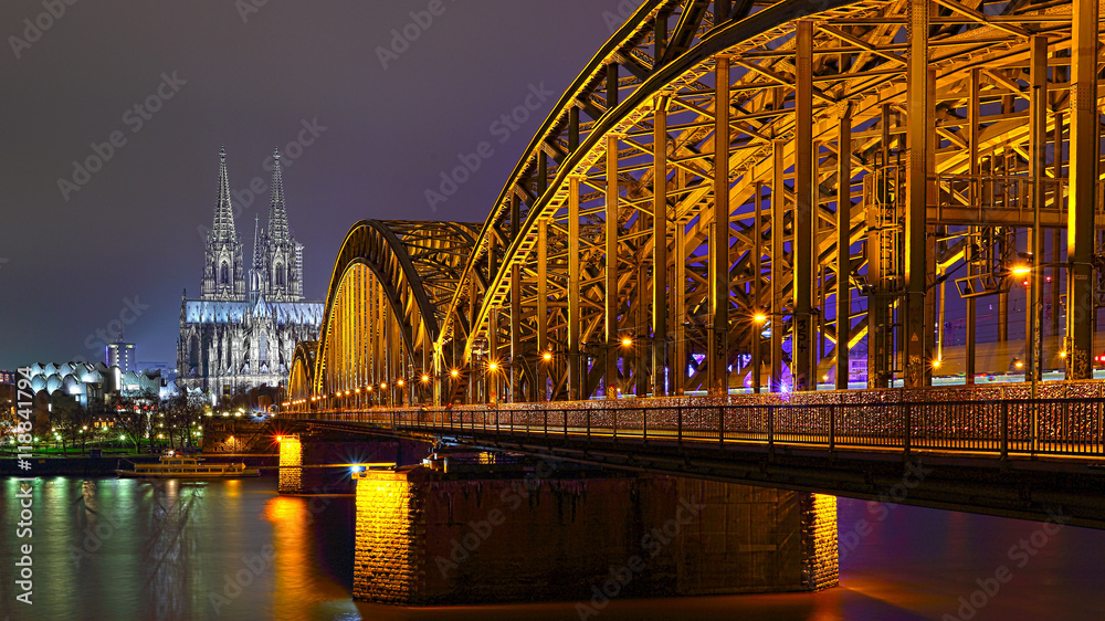 Fototapeta premium Hohenzollernbrücke mit Kölner Dom