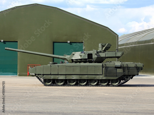 Obraz na płótnie Modern russian tank w salonie