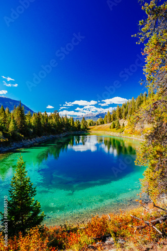 Fototapeta Naklejka Na Ścianę i Meble -  Third Lake, Valley of the 5 Lakes, Jasper National Park, Alberta