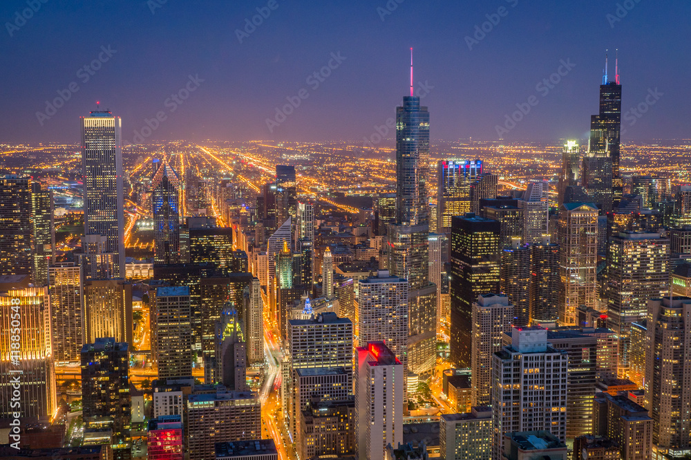 Naklejka premium Panoramę Chicago w nocy