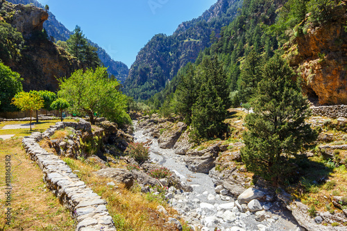 Fotografía displaced village Samaria in Samaria Gorge in central Crete, Greece