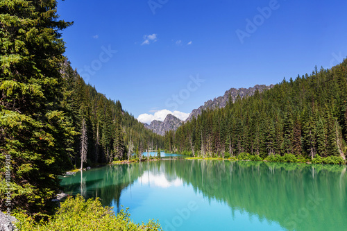 Fototapeta Naklejka Na Ścianę i Meble -  Alpine lake