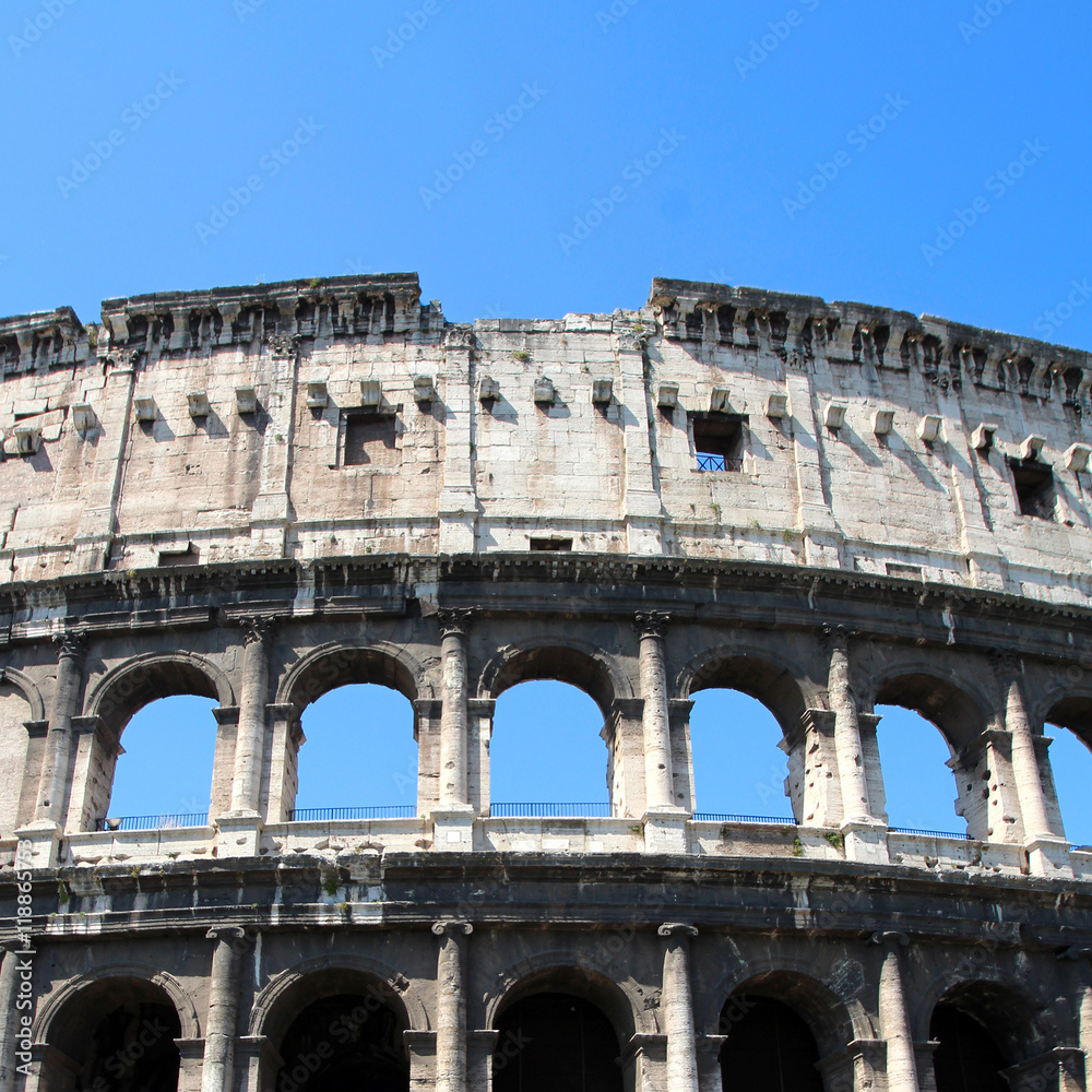 Fototapeta premium Le Colisée / Colosseo - Rome (Italie)