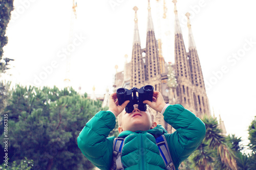 Canvas Print Spain travel - little boy in front of Sagrada Familia, Barcelona
