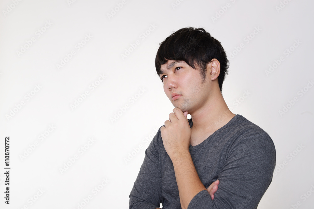 悩む男性 悩む男性