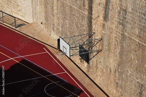 Basketballplatz in der Festung Dubrovnik photo