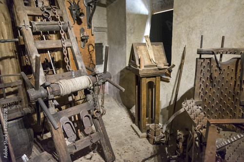 Tableau sur toile Medieval Torture Equipment