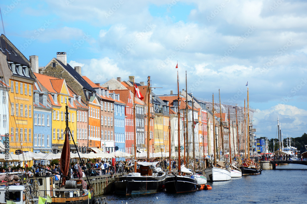 Hafen und Promenade Nyhavn in Kopenhagen, Dänemark