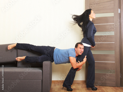 Fotografie, Obraz Man desperately clinging to the leg of a woman
