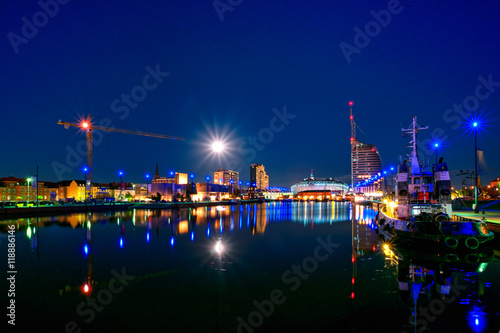 Bremerhaven bei Nacht photo